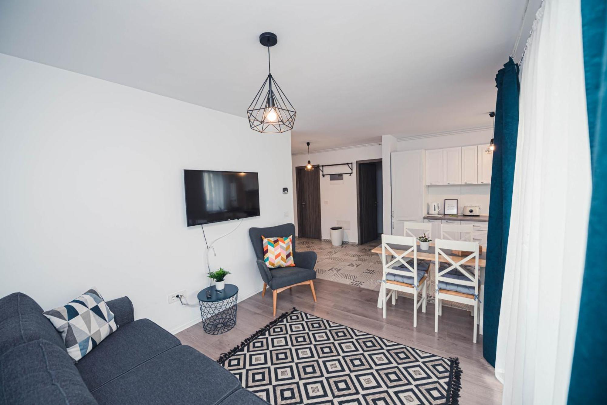 White Mood Apartment 2 Brasov Exterior photo